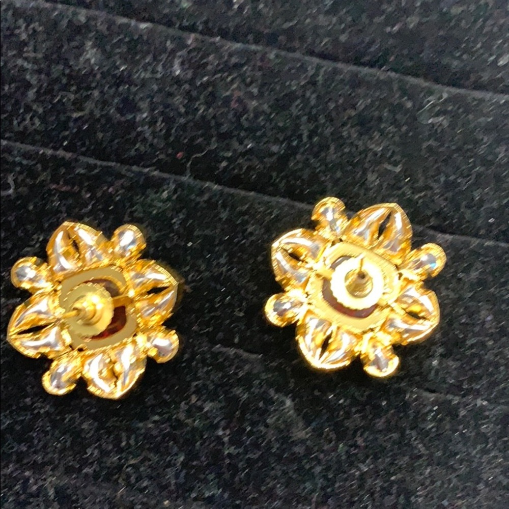 red stud - Picture 3 of 5